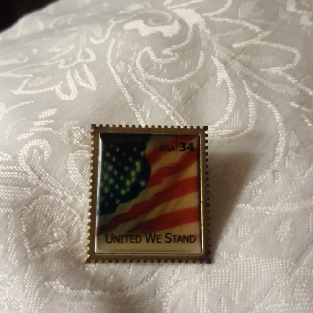 USPS 2001 Lapel Pin 34 cents United We Stand